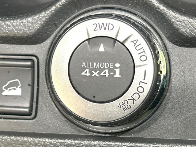 【オールモード4&times;4】2WD/4WDモードを手軽に切り替え可能。燃費重視の2WD、スタック時に役立つLOCK、AUTOモードでは4WDの配分を自動で調整し、路面状況を問わず安定した走りをサポート。