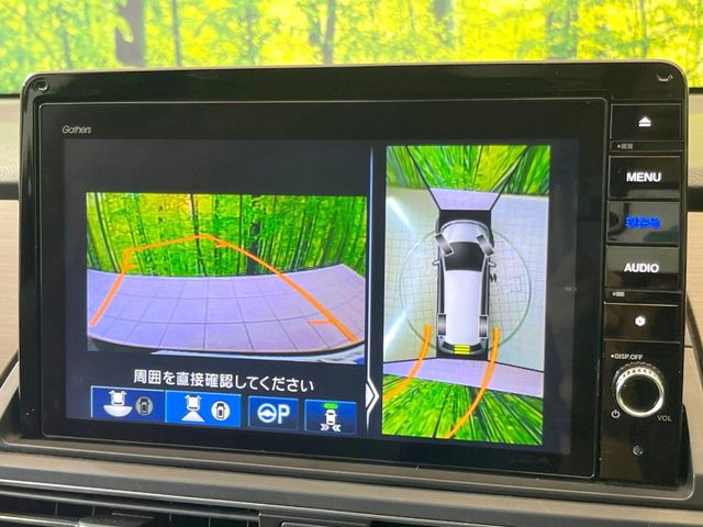 【マルチビューカメラシステム】専用のカメラにより、上から見下ろしたような視点で360度クルマの周囲を確認することができます☆死角部分も確認しやすく、狭い場所での切り返しや駐車もスムーズに行えます。