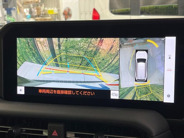 【パノラミックビューモニター】専用のカメラにより、上から見下ろしたような視点で360度クルマの周囲を確認することができます☆死角部分も確認しやすく、狭い場所での切り返しや駐車もスムーズに行えます。