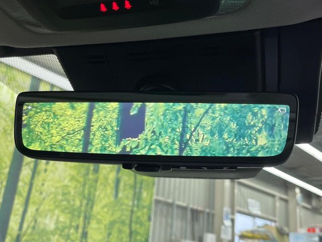 【デジタルインナーミラー】後席の大きな荷物や同乗者で後方が確認しづらい時でも安心!カメラが撮影した車両後方の映像をルームミラー内に表示。クリアな視界で状況の確認が可能です!