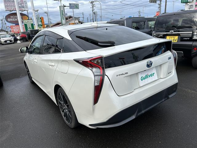プリウス1.8 S ツーリングセレクション E-Four 4WD