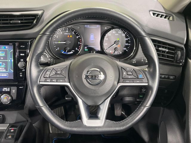 【ステアリングスイッチ】運転中、前方から目線をそらすことなく、オーディオ等の操作が可能な便利機能!安心&快適なドライブを演出してくれます♪