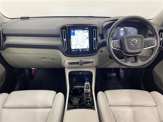 XC40B4 AWD インスクリプション 4WD