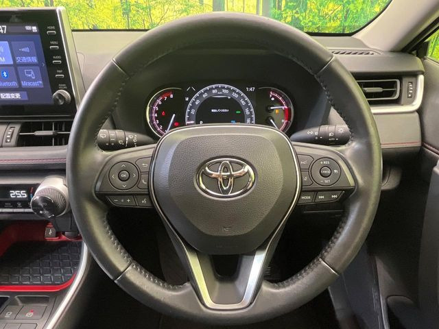 【純正革巻きステアリング】上質な革を使用することで、手にしっかり馴染みとても運転しやすいハンドルです♪