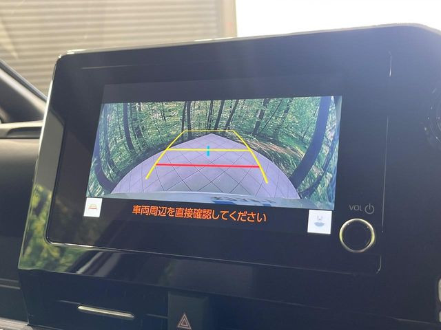 【バックカメラ】駐車時に後方がリアルタイム映像で確認できます。大型商業施設や立体駐車場での駐車時や、夜間のバック時に大活躍!運転スキルに関わらず、今や必須となった装備のひとつです!