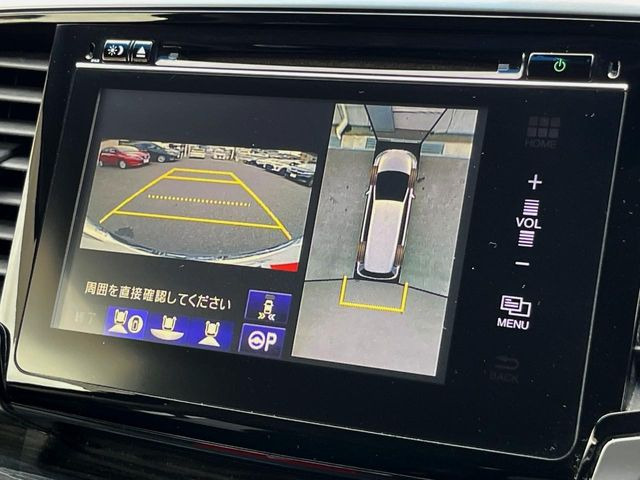 【マルチビューカメラシステム】専用のカメラにより、上から見下ろしたような視点で360度クルマの周囲を確認することができます☆死角部分も確認しやすく、狭い場所での切り返しや駐車もスムーズに行えます。