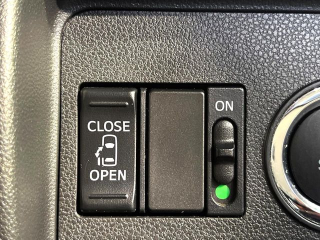 【パワースライドドア】スマートキーや運転席のスイッチでスライドドアの開閉が可能♪電動だから力を入れてドアを開ける必要が無く、小さいお子様でも、重い荷物を持っている時もラクに開け閉めできます♪