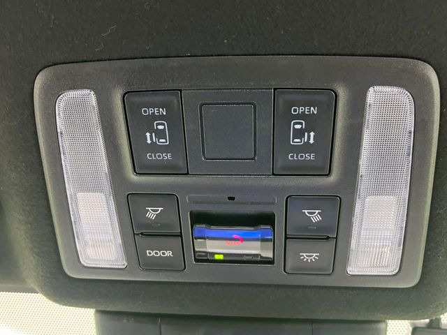 【両側パワースライドドア】スマートキーや運転席のスイッチで後席両側スライドドアの開閉が可能♪電動だから力を入れてドアを開ける必要が無く、小さなお子様でも簡単に開け閉めでき快適です♪