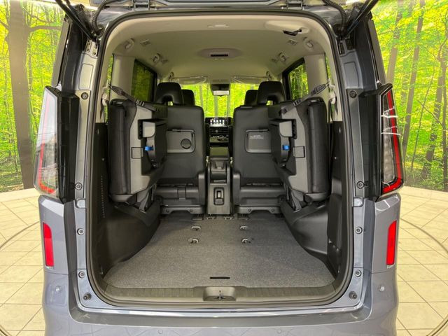 普段のお買い物や通勤、送迎等に十分な荷室スペースを確保しております。シートを倒すと、大きな荷物の積載も可能です♪