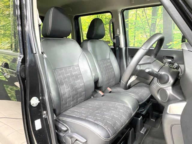 運転席シート廻りは使用感も少なく、良好な状態となっています。前オーナー様が丁寧に使っていたことがよくわかりますね。