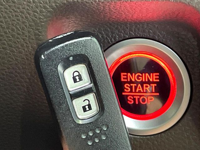 �yHonda�X�}�[�g�L�[�z�J�o����|�P�b�g�ɓ��ꂽ�܂܂ł��h�A�̎{���E�������\�ȃX�}�[�g�L�[�𑕔��B�G���W���̃I���E�I�t�����J�M�����o���K�v����������Ƃ��Ă��֗��ł���