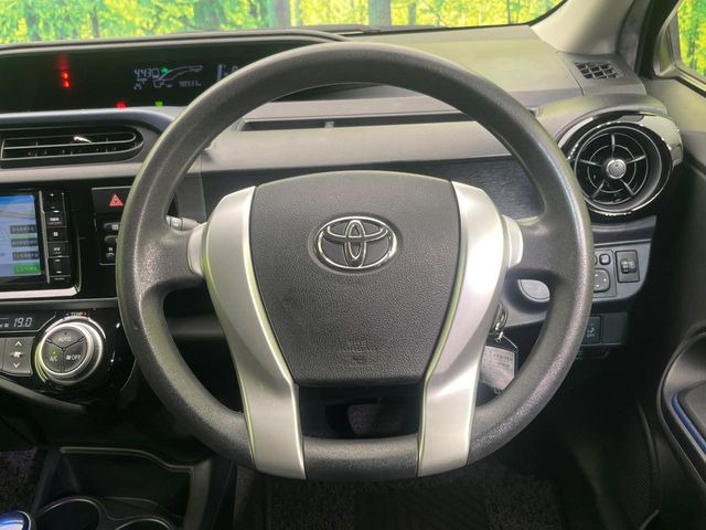 インテリアに合わせたデザインのステアリングは、運転される方のことも考え、運転しやすい形状、大きさです。是非一度、実際に触ってお確かめください。