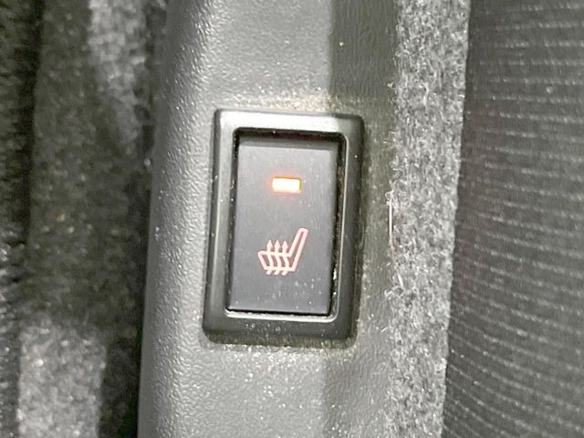【シートヒーター】寒い日に重宝するシートヒーター!エアコンより早く温まってくれるので寒がりの人も安心ですね♪エアコンの温風は乾燥するから苦手、という方にもをおすすめです。