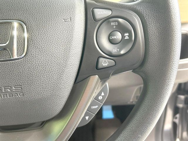 【アダプティブクルーズコントロール】高速道路での長距離走行が楽に!!自動で速度を保つクルーズコントロールが、衝突軽減システムと連携し、前方の車両を感知して車間を保つように速度調節してくれます!!