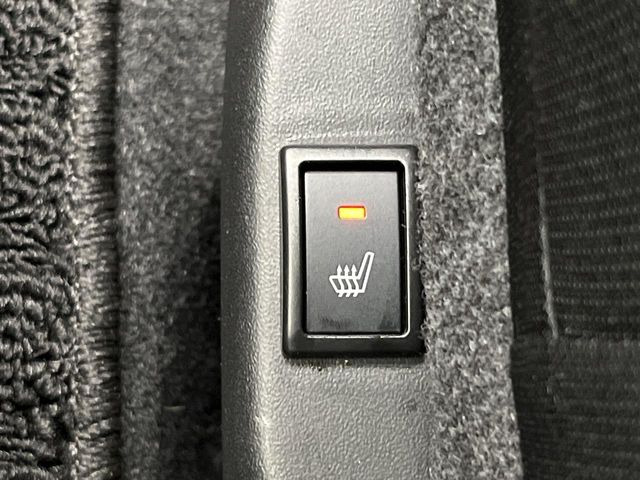 【シートヒーター】寒い日に重宝するシートヒーター!エアコンより早く温まってくれるので寒がりの人も安心ですね♪エアコンの温風は乾燥するから苦手、という方にもをおすすめです。