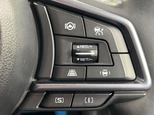 【全車速追従機能付クルーズコントロール】高速道路での長距離走行が楽に!!自動で速度を保つクルーズコントロールが、衝突軽減システムと連携し、前方の車両を感知して車間を保つように速度調節してくれます!!