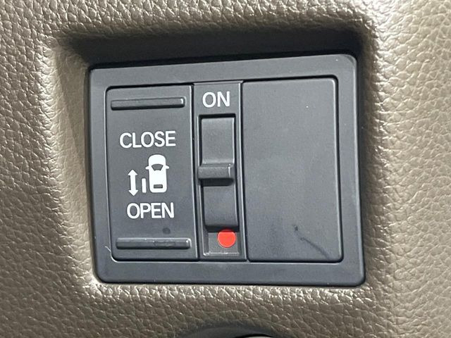 【パワースライドドア】スマートキーや運転席のスイッチでスライドドアの開閉が可能♪電動だから力を入れてドアを開ける必要が無く、小さいお子様でも、重い荷物を持っている時もラクに開け閉めできます♪