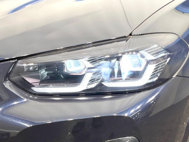 ●LEDヘッドライト:夜間走行時も良好な視界を確保し安心して運転できる高輝度LEDヘッドライトを装備!点灯速度が早く、消費電力も抑えられています。
