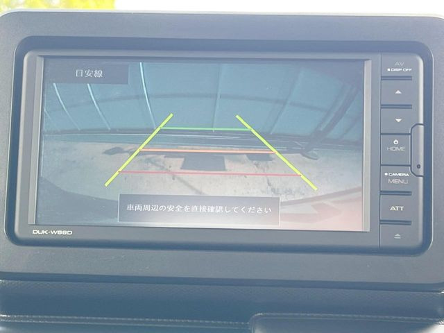 【バックカメラ】駐車時に後方がリアルタイム映像で確認できます。大型商業施設や立体駐車場での駐車時や、夜間のバック時に大活躍!運転スキルに関わらず、今や必須となった装備のひとつです!