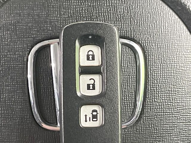 �yHonda�X�}�[�g�L�[�z�J�o����|�P�b�g�ɓ��ꂽ�܂܂ł��h�A�̎{���E�������\�ȃX�}�[�g�L�[�𑕔��B�G���W���̃I���E�I�t�����J�M�����o���K�v����������Ƃ��Ă��֗��ł���