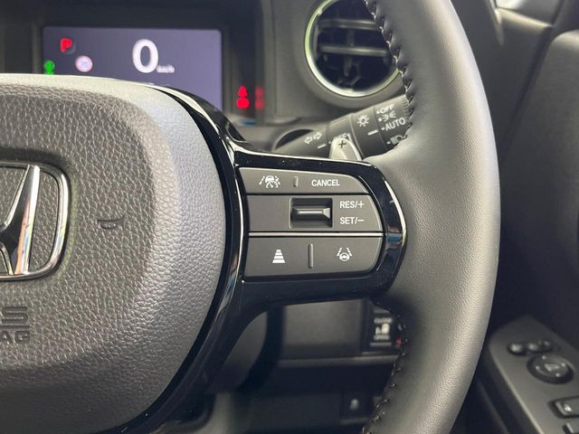 【アダプティブクルーズコントロール】高速道路での長距離走行が楽に!!自動で速度を保つクルーズコントロールが、衝突軽減システムと連携し、前方の車両を感知して車間を保つように速度調節してくれます!!