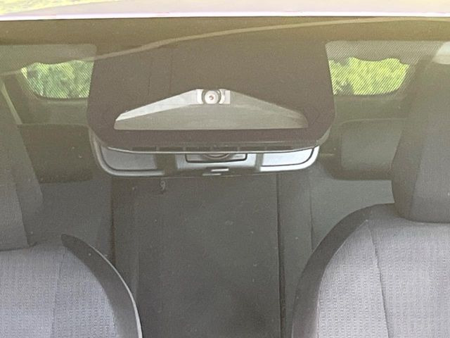 【トヨタセーフティセンス】走行中に前方の車両等を認識し、衝突しそうな時は警報とブレーキで衝突回避と被害軽減をアシスト。より安全にドライブをお楽しみいただけます。