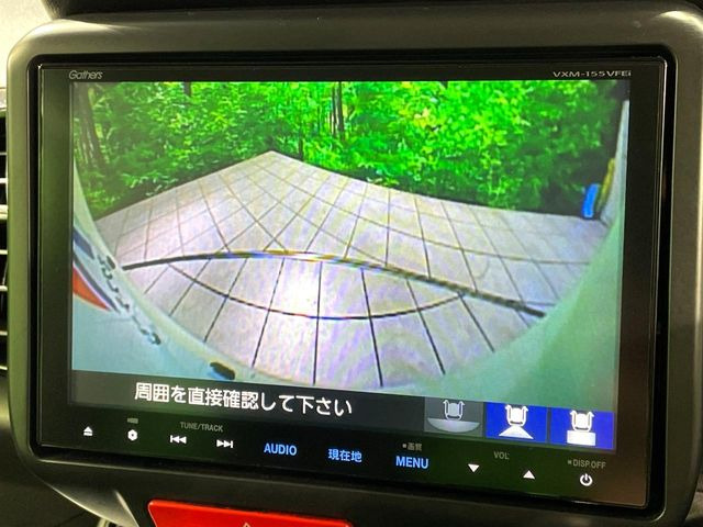 【バックカメラ】駐車時に後方がリアルタイム映像で確認できます。大型商業施設や立体駐車場での駐車時や、夜間のバック時に大活躍!運転スキルに関わらず、今や必須となった装備のひとつです!