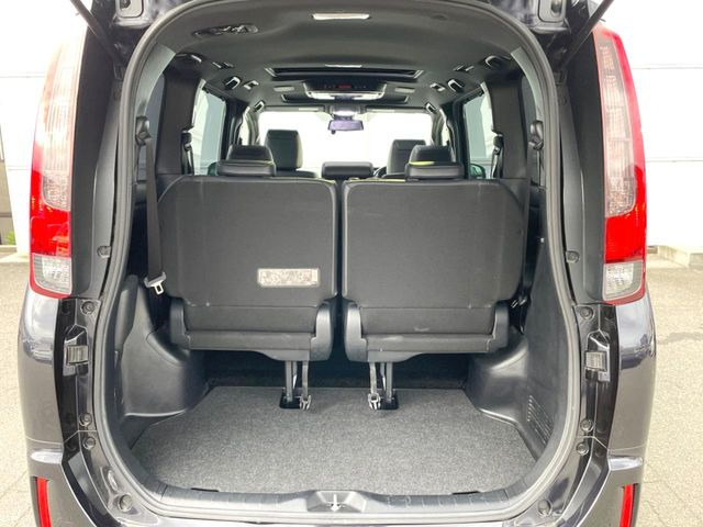 普段のお買い物や通勤、送迎等に十分な荷室スペースを確保しております。セカンドシートを倒すと、大きな荷物の積載も可能です♪