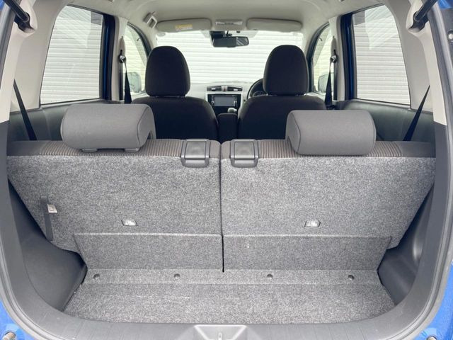 普段のお買い物や通勤、送迎等に十分な荷室スペースを確保しております。セカンドシートを倒すと、大きな荷物の積載も可能です♪