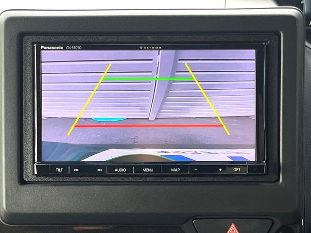 【バックカメラ】駐車時に後方がリアルタイム映像で確認できます。大型商業施設や立体駐車場での駐車時や、夜間のバック時に大活躍!運転スキルに関わらず、今や必須となった装備のひとつです!