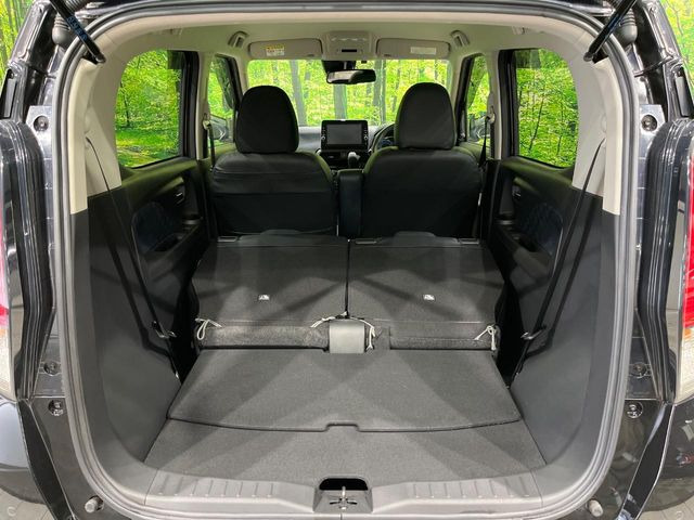 普段のお買い物や通勤、送迎等に十分な荷室スペースを確保しております。セカンドシートを倒すと、大きな荷物の積載も可能です♪