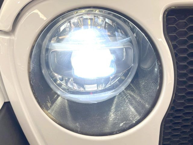 ��LED�w�b�h���C�g:��ԑ��s�����ǍD�Ȏ��E���m�ۂ����S���ĉ^�]�ł��鍂�P�xLED�w�b�h���C�g�𑕔�!�_�����x�������A����d�͂��}�����Ă��܂��B