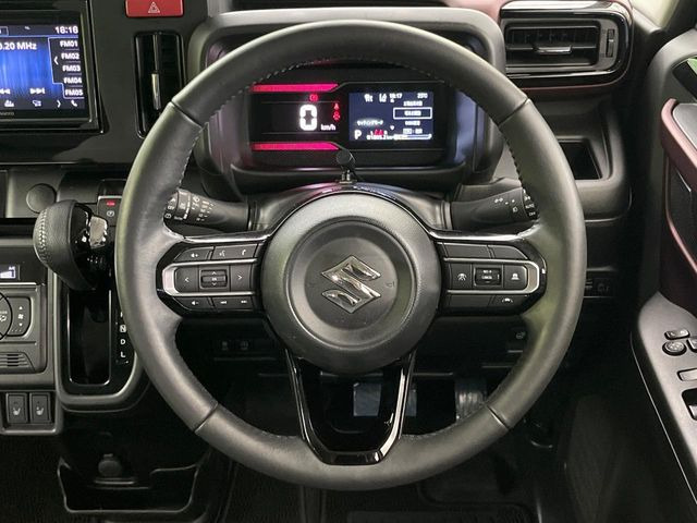 【純正革巻きステアリング】上質な革を使用することで、手にしっかり馴染みとても運転しやすいハンドルです♪