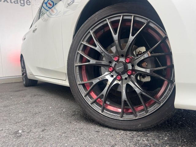 �y18�C���`�A���~�z�C�[���z�O�ςɃ}�b�`�����A���~�z�C�[���𑕒����Ă���܂��B�e��A���~�z�C�[����A�X�^�b�h���X�^�C�����戵�����Ă���܂��B���񂲑��k����������