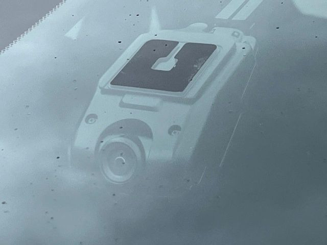 【ドライブレコーダー】ドライブレコーダー装備!走行中はもちろん、あおり運転や事故に遭遇した際、映像で記録し、万一のリスクに備えます。※記録用SDカードはお客様ご自身でご準備いただく必要があります。
