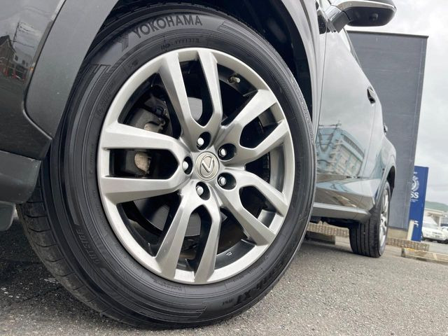 �y����18�C���`�A���~�z�C�[���z�O�ςɃ}�b�`���������A���~�z�C�[���𑕒����Ă���܂��B�e��ЊO�A���~�z�C�[����A�X�^�b�h���X�^�C�����戵�����Ă���܂��B���񂲑��k����������