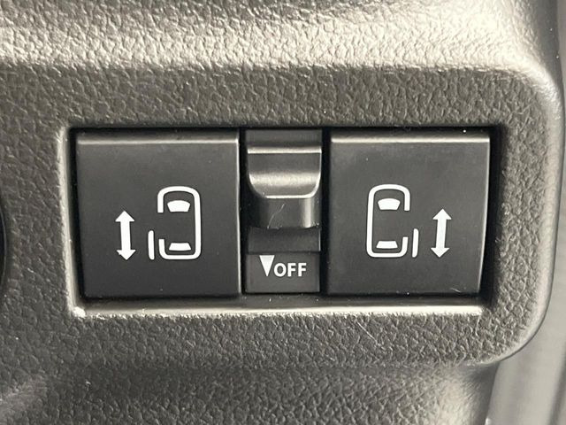 【両側パワースライドドア】スマートキーや運転席のスイッチで後席両側スライドドアの開閉が可能♪電動だから力を入れてドアを開ける必要が無く、小さなお子様でも簡単に開け閉めでき快適です♪
