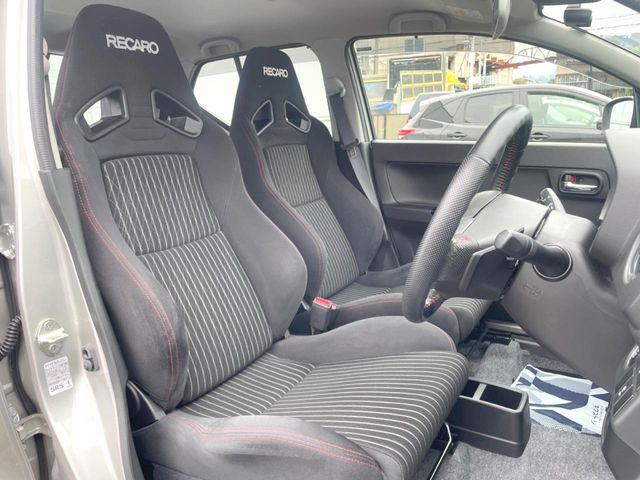 �yRECARO���o�P�b�g�V�[�g�z�l�ԍH�w�Ɋ�Â����ʈ����z�ɂ���č��ւ̕��S�Ⓑ���ԉ^�]���̔�J�������y������ڂŃ��J���Ƃ킩��X�|�[�e�B�ȃ��b�N�X�������ł��B