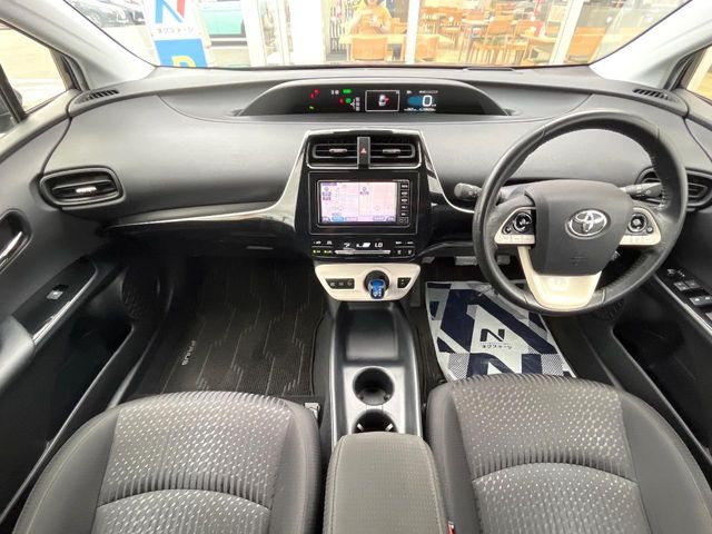 プリウス1.8 S セーフティ プラス