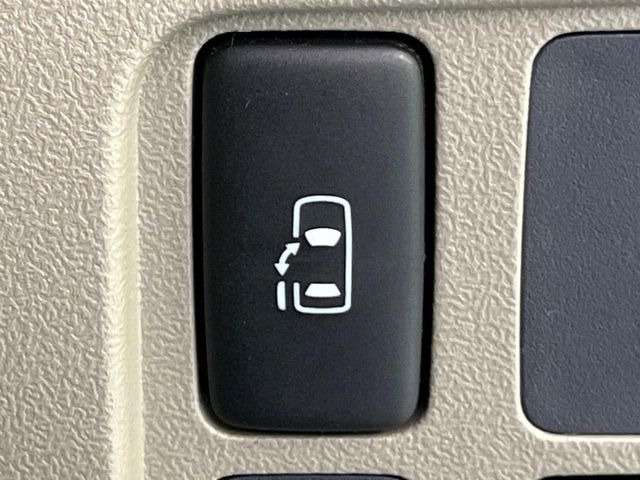 【パワースライドドア】スマートキーや運転席のスイッチでスライドドアの開閉が可能♪電動だから力を入れてドアを開ける必要が無く、小さいお子様でも、重い荷物を持っている時もラクに開け閉めできます♪