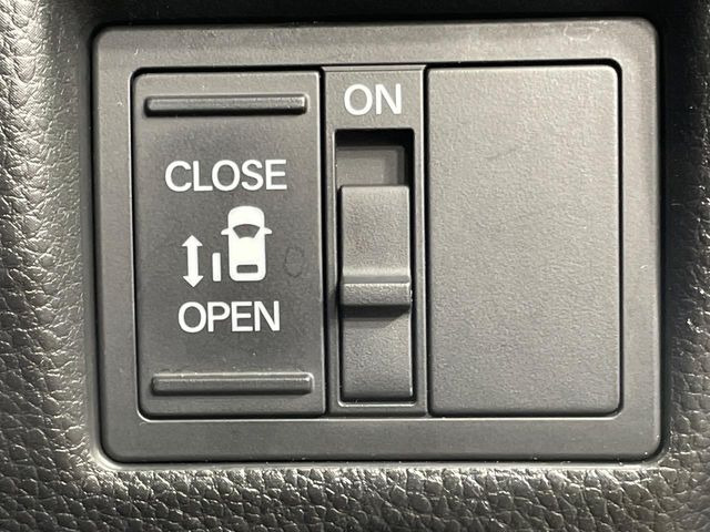 【パワースライドドア】スマートキーや運転席のスイッチでスライドドアの開閉が可能♪電動だから力を入れてドアを開ける必要が無く、小さいお子様でも、重い荷物を持っている時もラクに開け閉めできます♪