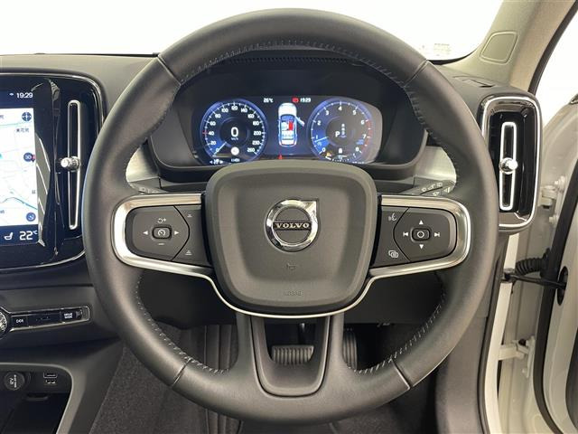 XC40B4 モメンタム