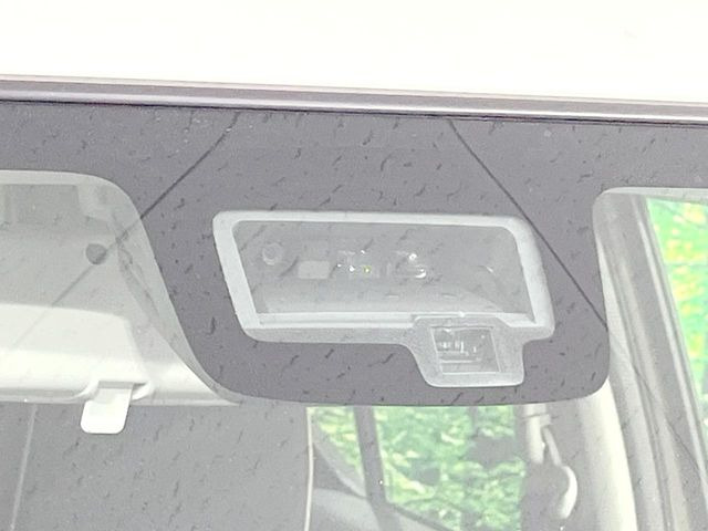 【スズキ セーフティサポート】走行中に前方の車両等を認識し、衝突しそうな時は警報とブレーキで衝突回避と被害軽減をアシスト。より安全にドライブをお楽しみいただけます。