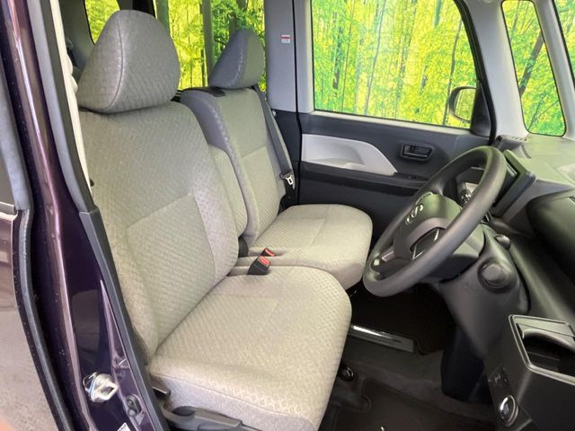 運転席シート廻りは使用感も少なく、良好な状態となっています。前オーナー様が丁寧に使っていたことがよくわかりますね。