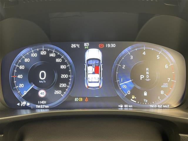 XC40B4 モメンタム