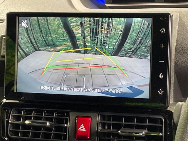 【バックカメラ】駐車時に後方がリアルタイム映像で確認できます。大型商業施設や立体駐車場での駐車時や、夜間のバック時に大活躍!運転スキルに関わらず、今や必須となった装備のひとつです!