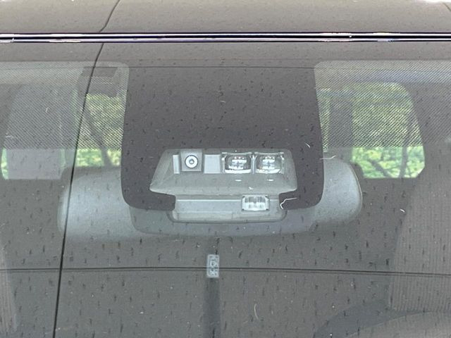 【トヨタセーフティセンス】走行中に前方の車両等を認識し、衝突しそうな時は警報とブレーキで衝突回避と被害軽減をアシスト。より安全にドライブをお楽しみいただけます。