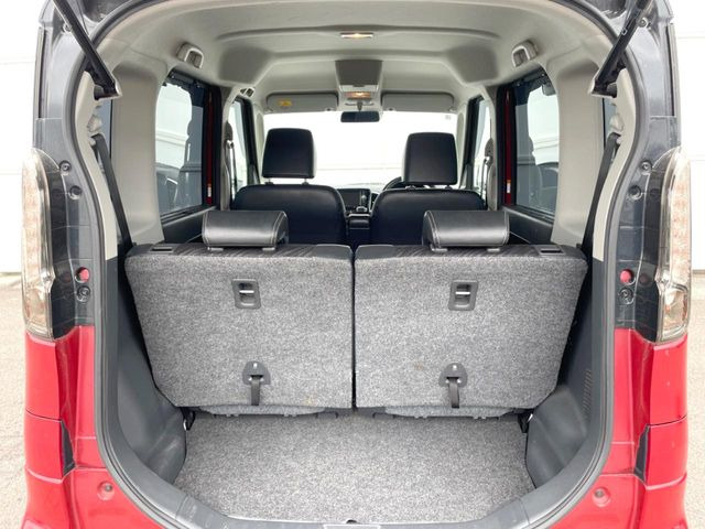 普段のお買い物や通勤、送迎等に十分な荷室スペースを確保しております。セカンドシートを倒すと、大きな荷物の積載も可能です♪