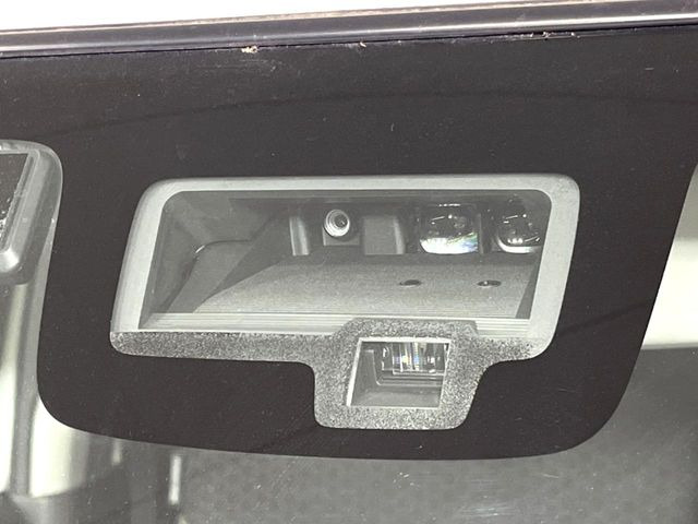 【スズキ セーフティサポート】走行中に前方の車両等を認識し、衝突しそうな時は警報とブレーキで衝突回避と被害軽減をアシスト。より安全にドライブをお楽しみいただけます。