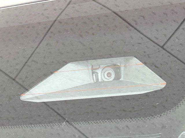 【トヨタセーフティセンス】走行中に前方の車両等を認識し、衝突しそうな時は警報とブレーキで衝突回避と被害軽減をアシスト。より安全にドライブをお楽しみいただけます。